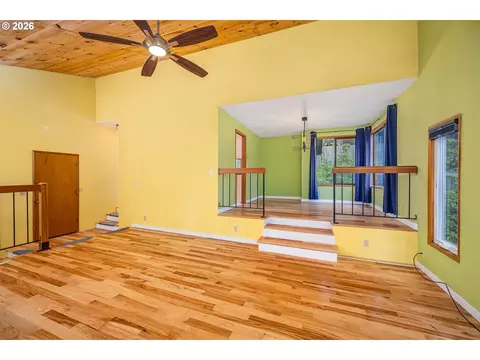 Living - 3827 Vine Maple St, Eugene, OR 97405 photo 2 of 7