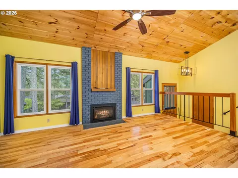 Living - 3827 Vine Maple St, Eugene, OR 97405 photo 1 of 7