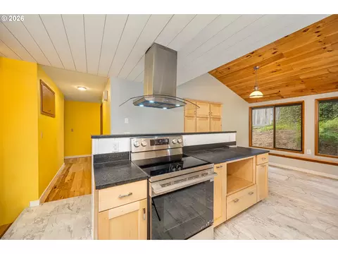 Kitchen - 3827 Vine Maple St, Eugene, OR 97405 photo 2 of 4