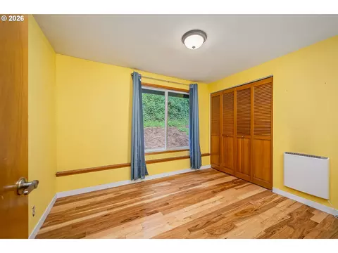 Bedroom - 3827 Vine Maple St, Eugene, OR 97405 photo 3 of 7