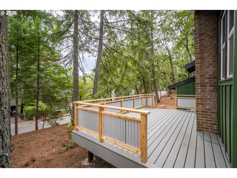 Exterior - 3827 Vine Maple St, Eugene, OR 97405 photo 11 of 13