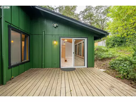 Exterior - 3827 Vine Maple St, Eugene, OR 97405 photo 5 of 13