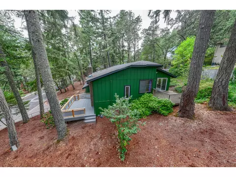 Exterior - 3827 Vine Maple St, Eugene, OR 97405 photo 12 of 13
