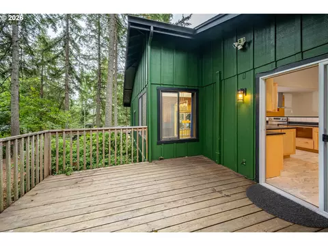 Exterior - 3827 Vine Maple St, Eugene, OR 97405 photo 6 of 13
