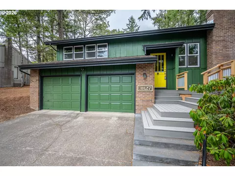 Exterior - 3827 Vine Maple St, Eugene, OR 97405 photo 2 of 13