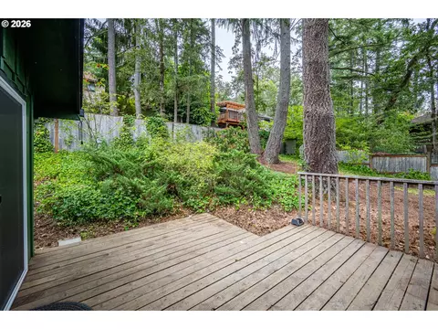 Exterior - 3827 Vine Maple St, Eugene, OR 97405 photo 8 of 13