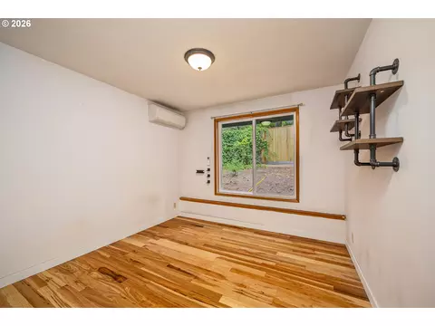 Bedroom - 3827 Vine Maple St, Eugene, OR 97405 photo 5 of 7