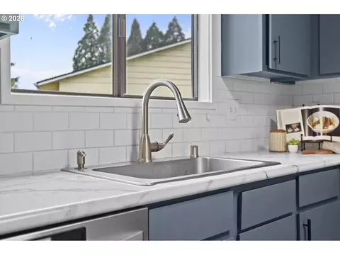 Kitchen - 7 Olive Ct, Longview, WA 98632 photo 5 of 5