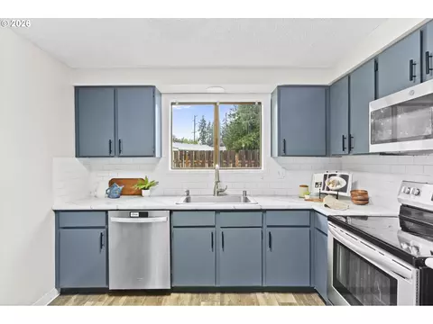 Kitchen - 7 Olive Ct, Longview, WA 98632 photo 4 of 5