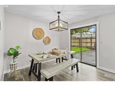 Dining - 7 Olive Ct, Longview, WA 98632 photo 2 of 2