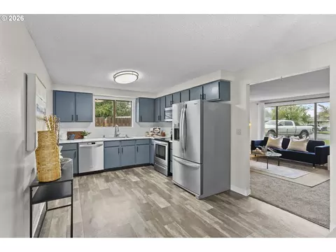 Kitchen - 7 Olive Ct, Longview, WA 98632 photo 1 of 5