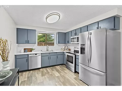 Kitchen - 7 Olive Ct, Longview, WA 98632 photo 2 of 5