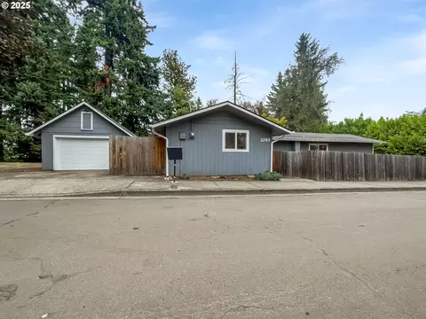 2285 Gilman Dr, Oregon City, OR 97045