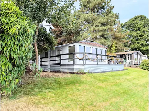 2371 N Menzies Ct, Portland, OR 97217