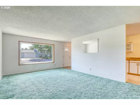 Living - 1303 SW 41st St, Pendleton, OR 97801 photo 1 of 6