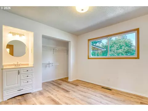 Bedroom - 1303 SW 41st St, Pendleton, OR 97801 photo 1 of 6
