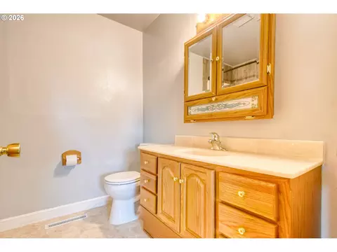 Bath - 1303 SW 41st St, Pendleton, OR 97801 photo 1 of 2