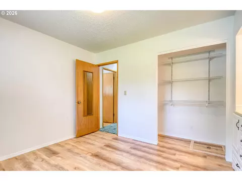 Bedroom - 1303 SW 41st St, Pendleton, OR 97801 photo 2 of 6
