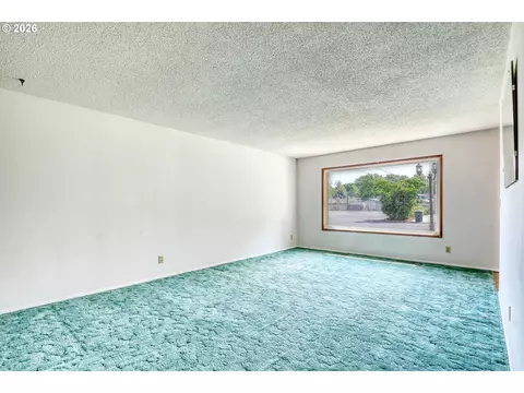Living - 1303 SW 41st St, Pendleton, OR 97801 photo 2 of 6