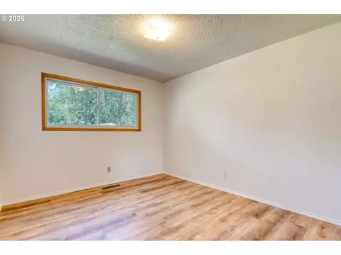 Bedroom - 1303 SW 41st St, Pendleton, OR 97801 photo 4 of 6