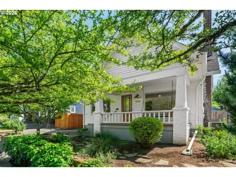 1924 NE Junior St, Portland, OR 97211