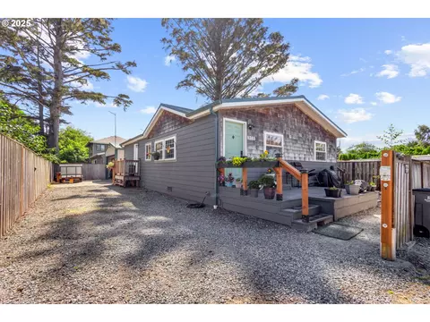 8365 Stark St, Rockaway Beach, OR 97136