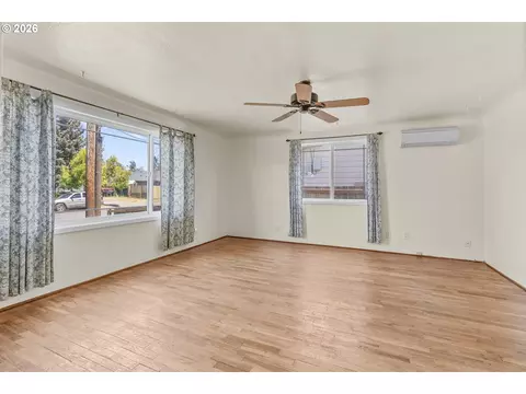 Living - 2019 E St, Springfield, OR 97477 photo 2 of 5