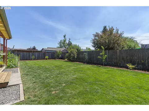 Exterior - 2019 E St, Springfield, OR 97477 photo 4 of 6