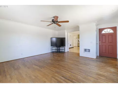 Living - 2019 E St, Springfield, OR 97477 photo 3 of 5