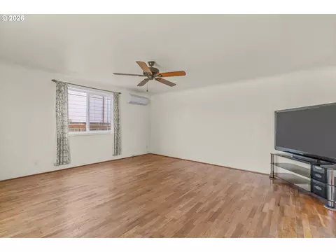 Living - 2019 E St, Springfield, OR 97477 photo 4 of 5