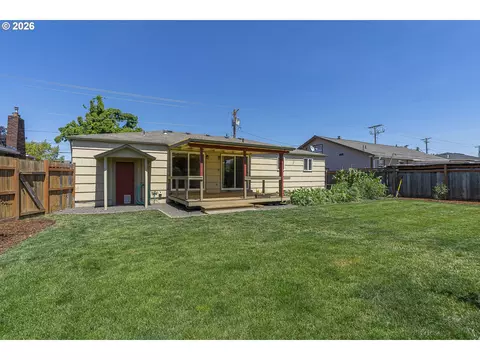 Exterior - 2019 E St, Springfield, OR 97477 photo 6 of 6