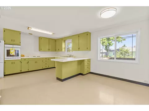 Kitchen - 2019 E St, Springfield, OR 97477 photo 5 of 5