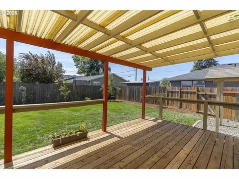 Exterior - 2019 E St, Springfield, OR 97477 photo 2 of 6