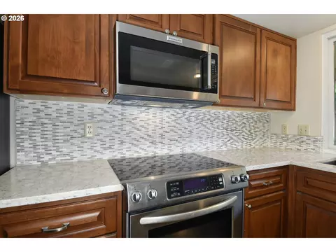 Kitchen - 3312 SW 26th St, Gresham, OR 97080 photo 2 of 4