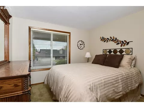 Bedroom - 3312 SW 26th St, Gresham, OR 97080 photo 3 of 4