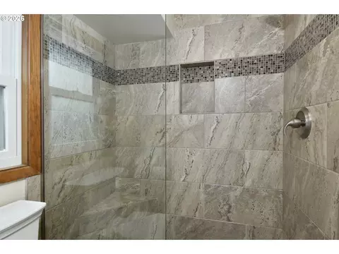 Bath - 3312 SW 26th St, Gresham, OR 97080 photo 3 of 3