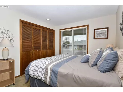 Bedroom - 3312 SW 26th St, Gresham, OR 97080 photo 4 of 4