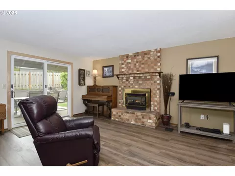 Living - 3312 SW 26th St, Gresham, OR 97080 photo 3 of 5