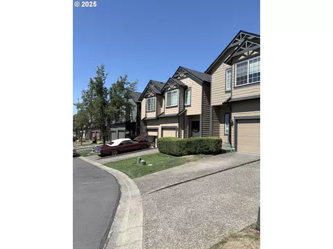 5856 SE Woodland Dr, Gresham, OR 97080 photo 2