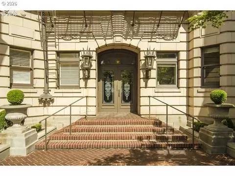 2141 NW Davis St #303, Portland, OR 97210
