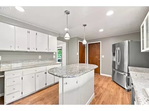 Kitchen - 2030 SE Paloma Dr, Gresham, OR 97080 photo 2 of 4