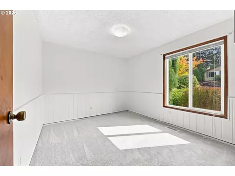 Bedroom - 2030 SE Paloma Dr, Gresham, OR 97080 photo 5 of 7