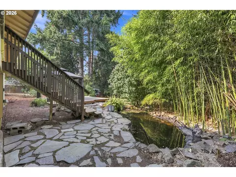Exterior - 2030 SE Paloma Dr, Gresham, OR 97080 photo 8 of 13