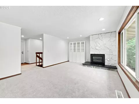 Living - 2030 SE Paloma Dr, Gresham, OR 97080 photo 2 of 4