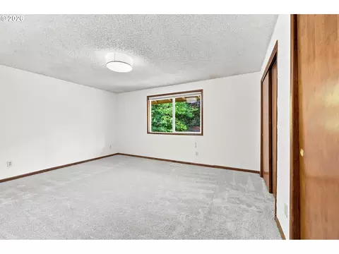 Bedroom - 2030 SE Paloma Dr, Gresham, OR 97080 photo 1 of 7