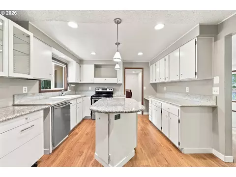 Kitchen - 2030 SE Paloma Dr, Gresham, OR 97080 photo 1 of 4