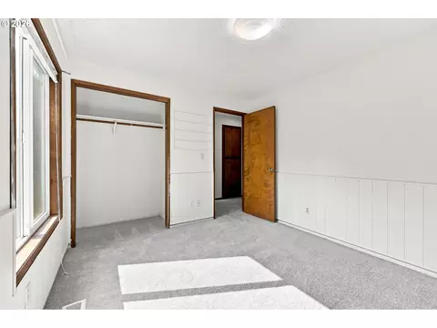 Bedroom - 2030 SE Paloma Dr, Gresham, OR 97080 photo 6 of 7