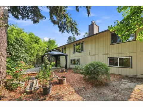 Exterior - 2030 SE Paloma Dr, Gresham, OR 97080 photo 4 of 13