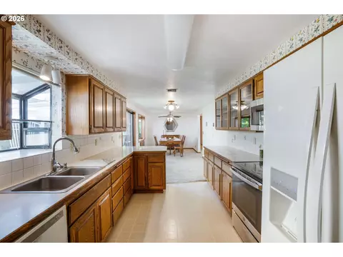 Kitchen - 184 E Hatton Ave, Eugene, OR 97404 photo 3 of 3