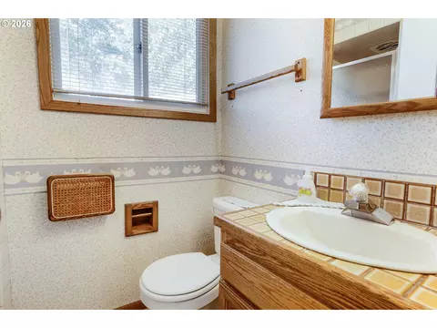 Bath - 184 E Hatton Ave, Eugene, OR 97404 photo 3 of 3
